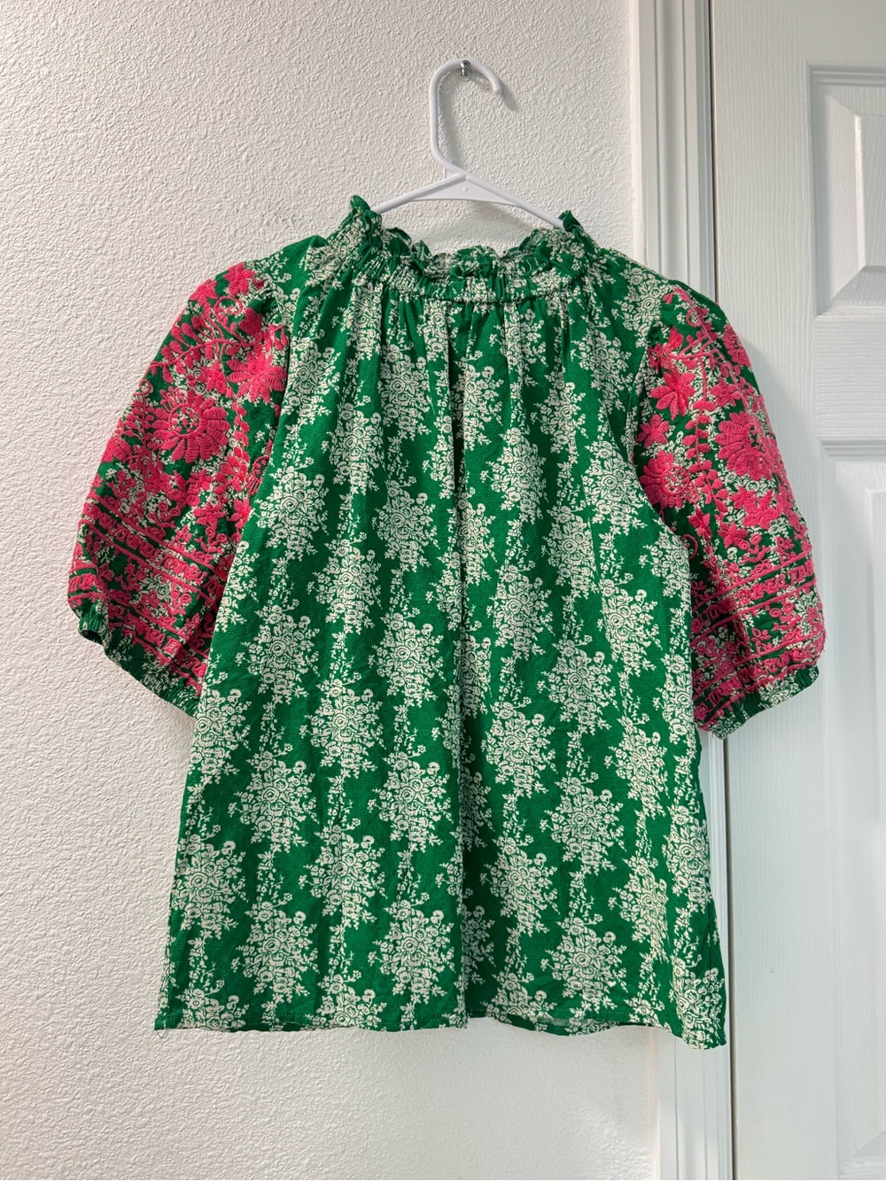 Anthropologie THML Kathleen top puff sleeves embroidered size S green pink - Picture 3 of 6